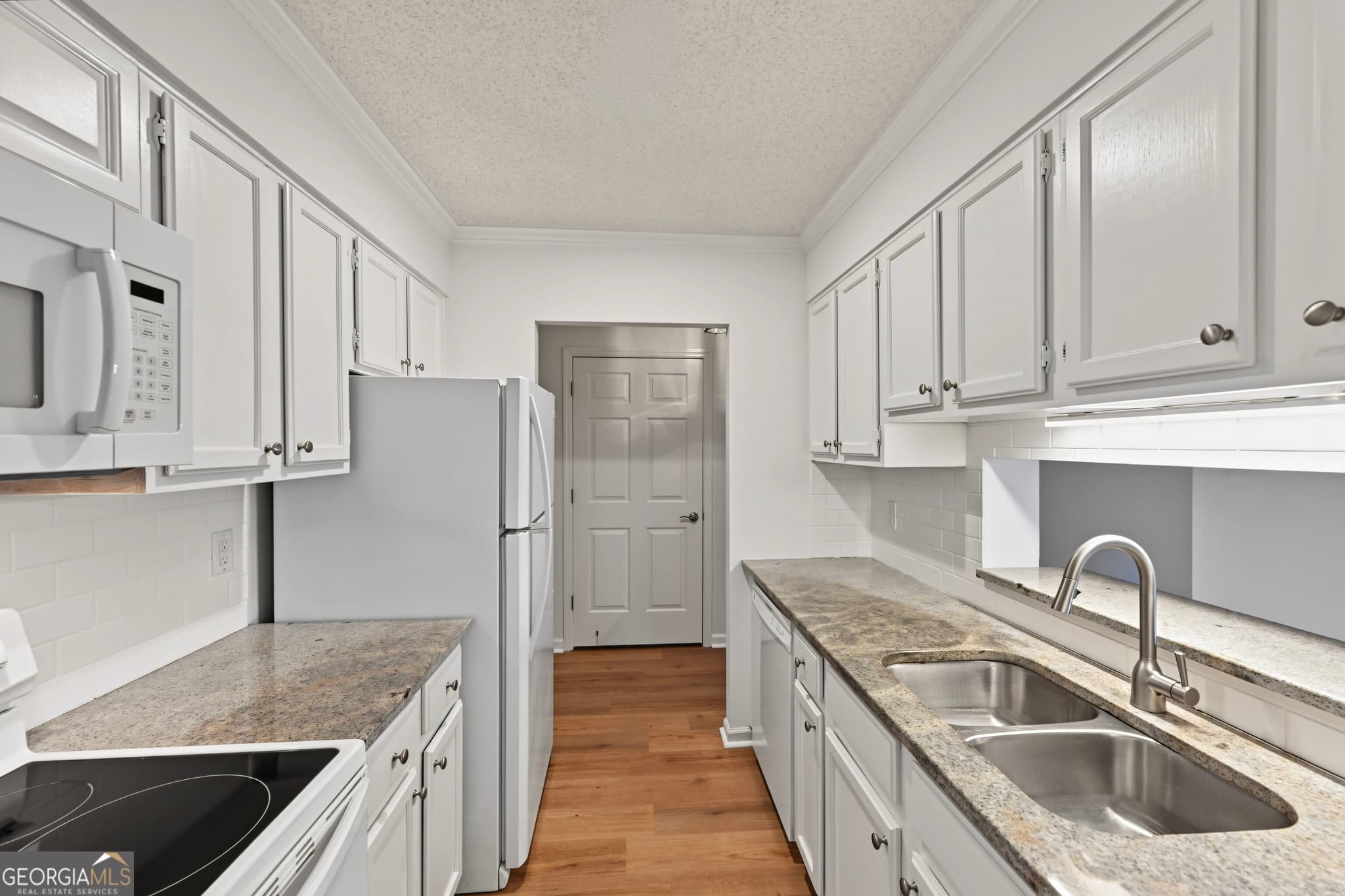 1 bedroom, 1 bathroom, 760 sq ft condominium for sale at 300 Johnson Ferry Road B512, Atlanta, GA 30328 — photo 2