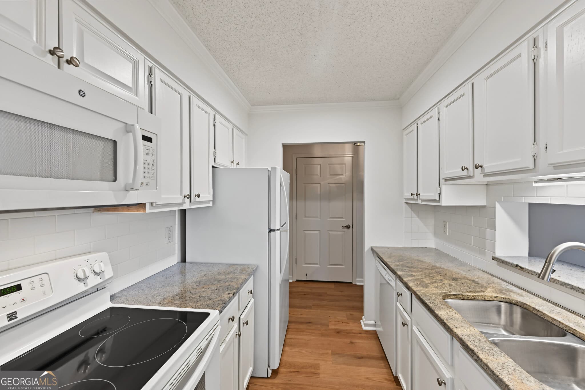 1 bedroom, 1 bathroom, 760 sq ft condominium for sale at 300 Johnson Ferry Road B512, Atlanta, GA 30328 — photo 3