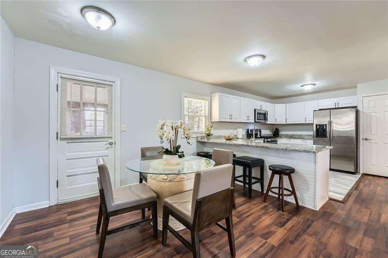 5 bedroom, 3 bathroom, 2,403 sq ft single family residence for sale at 4809 Hemlock Drive, Austell, GA 30106 — photo 6