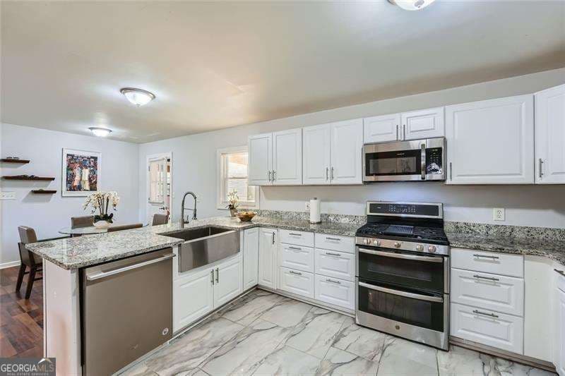 5 bedroom, 3 bathroom, 2,403 sq ft single family residence for sale at 4809 Hemlock Drive, Austell, GA 30106 — photo 7