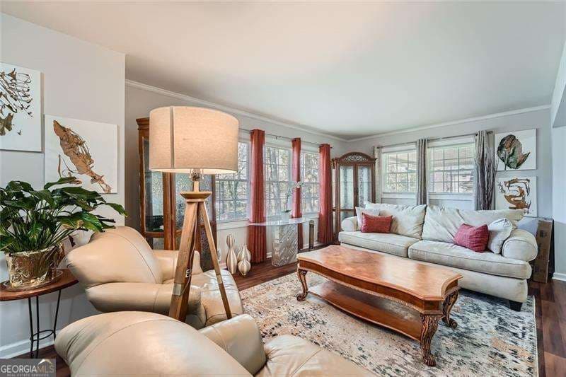 5 bedroom, 3 bathroom, 2,403 sq ft single family residence for sale at 4809 Hemlock Drive, Austell, GA 30106 — photo 3
