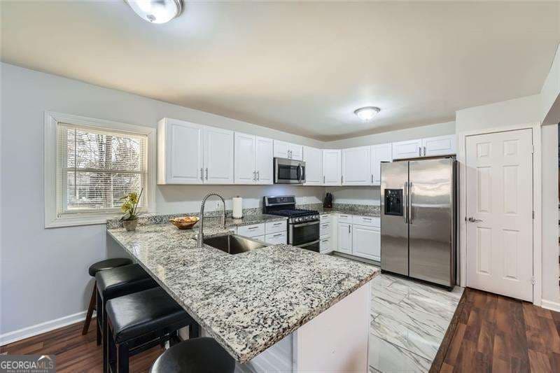 5 bedroom, 3 bathroom, 2,403 sq ft single family residence for sale at 4809 Hemlock Drive, Austell, GA 30106 — photo 8