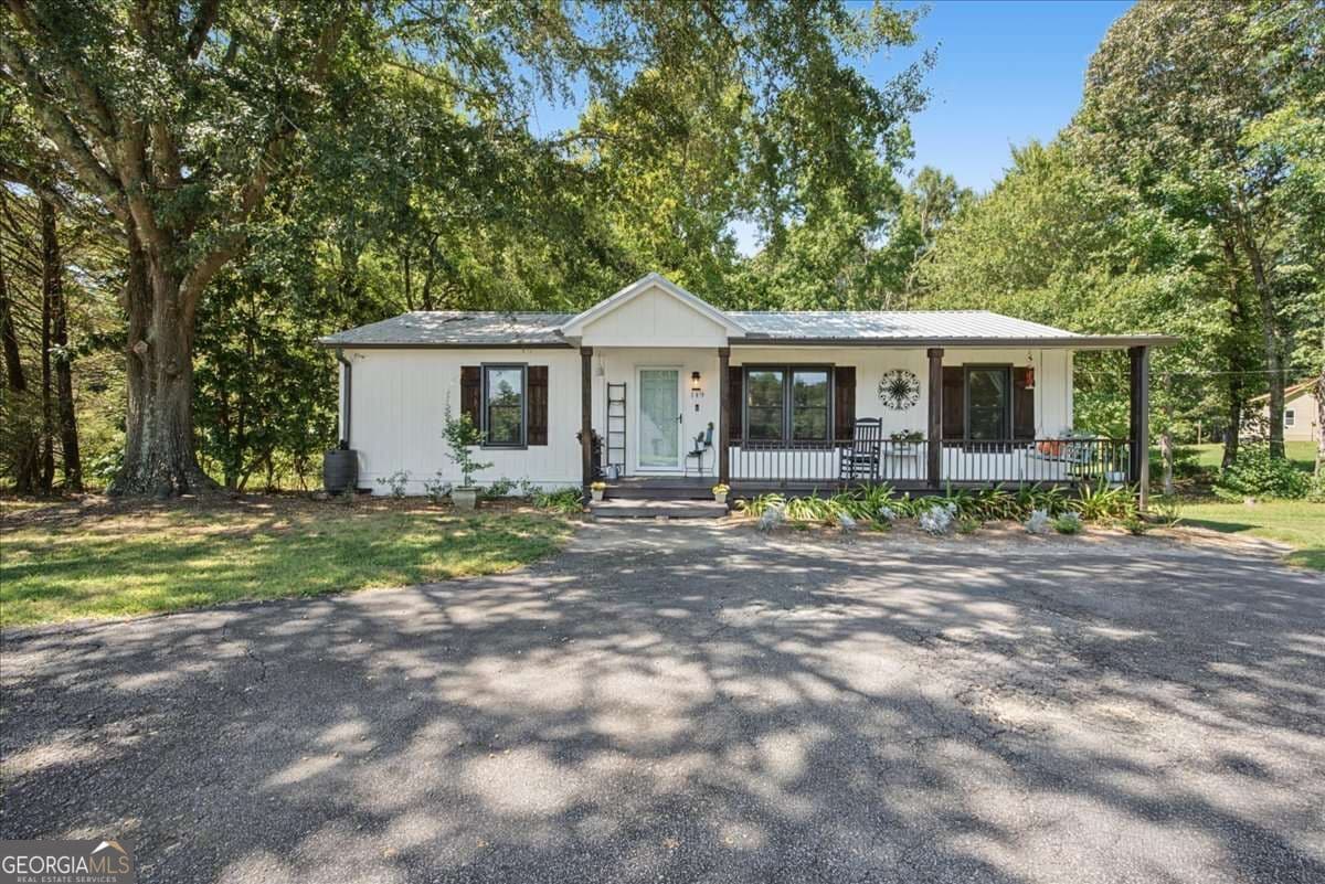 3 bedroom, 1.5 bathroom, 1,284 sq ft single family residence for sale at 149 Holder Road, Dallas, GA 30132 — photo 2