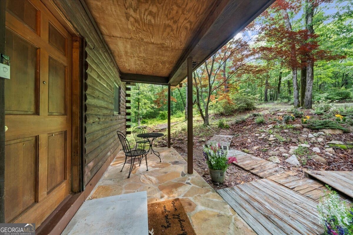 3 bedroom, 3 bathroom, 1,815 sq ft cabin,loft,single family residence for sale at 15 Bailey Street, Whitesburg, GA 30185 — photo 6