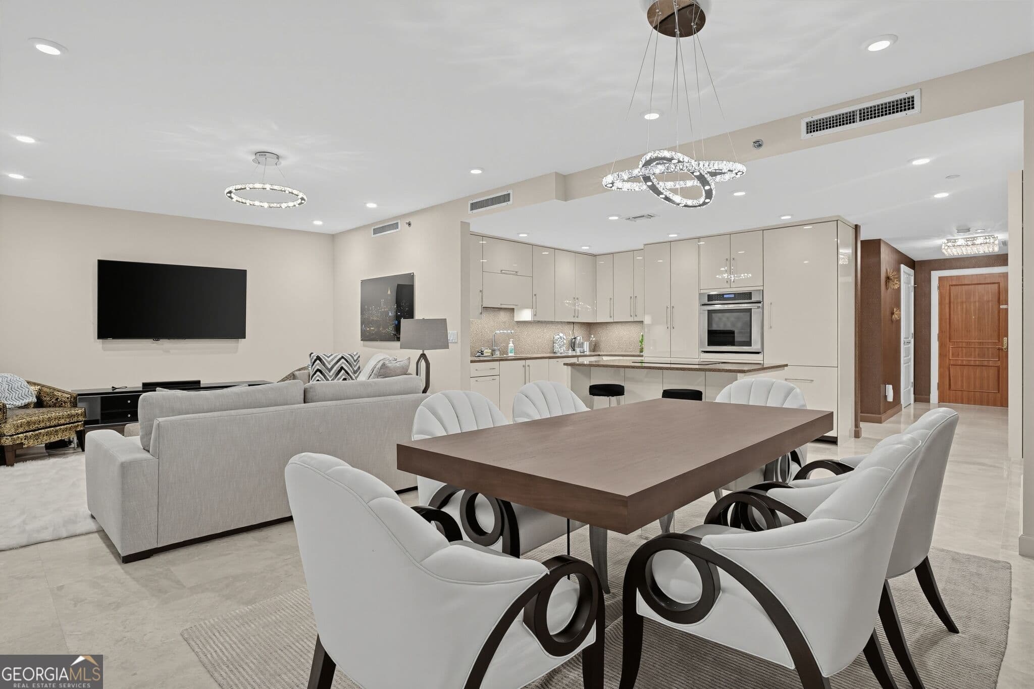 2 bedroom, 2.5 bathroom, 1,703 sq ft condominium for rent at 700 Park Regency Place APT 604, Atlanta, GA 30326 for $6,300 a month — photo 7
