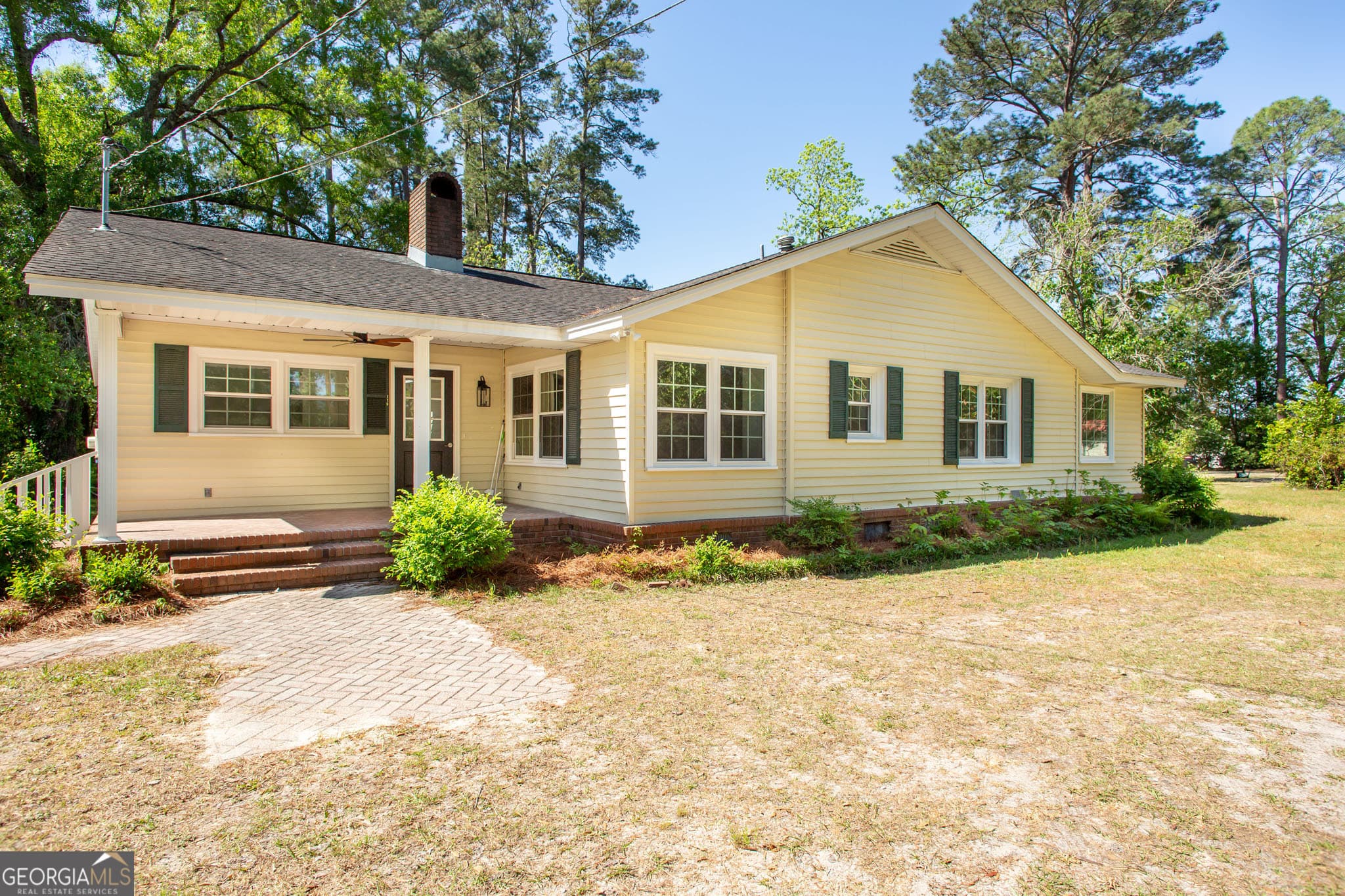 3 bedroom, 2.5 bathroom, 1,814 sq ft single family residence for sale at 110 Briarwood Road, Waycross, GA 31501 — photo 2