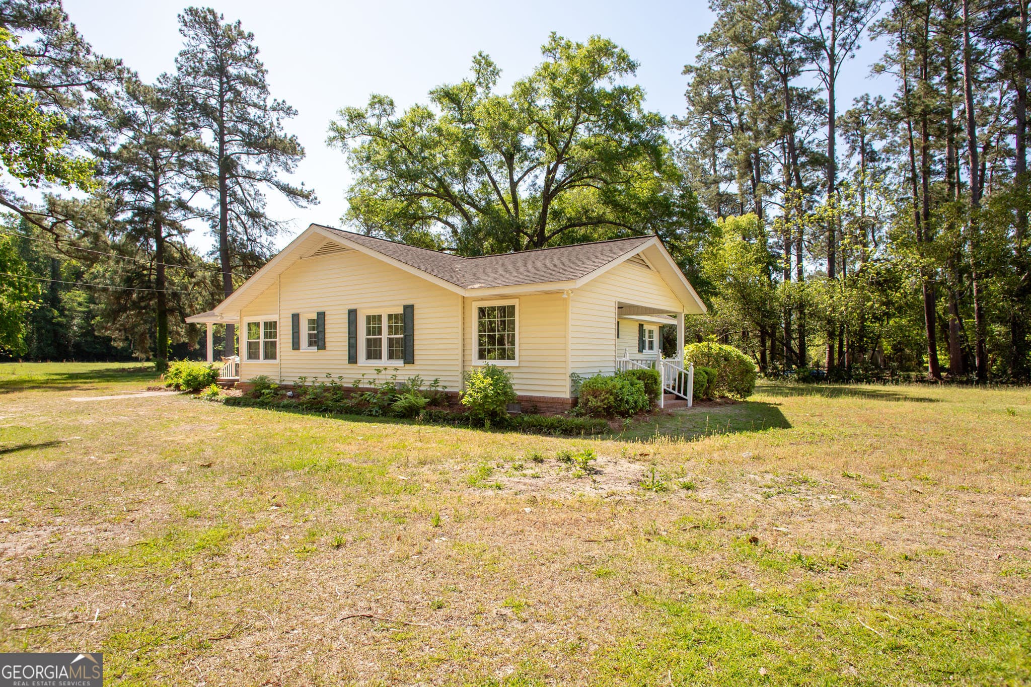 3 bedroom, 2.5 bathroom, 1,814 sq ft single family residence for sale at 110 Briarwood Road, Waycross, GA 31501 — photo 4