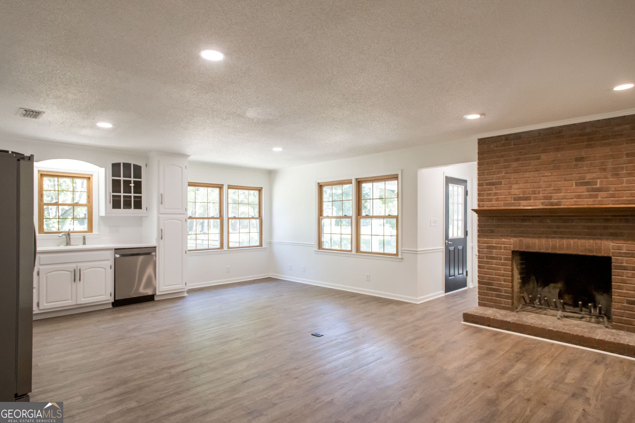 3 bedroom, 2.5 bathroom, 1,814 sq ft single family residence for sale at 110 Briarwood Road, Waycross, GA 31501 — photo 8