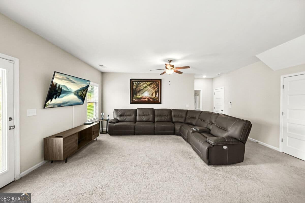 4 bedroom, 3 bathroom, 2,733 sq ft single family residence for sale at 409 Splash Pointe, Temple, GA 30179 — photo 6