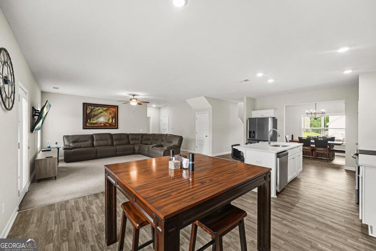4 bedroom, 3 bathroom, 2,733 sq ft single family residence for sale at 409 Splash Pointe, Temple, GA 30179 — photo 5