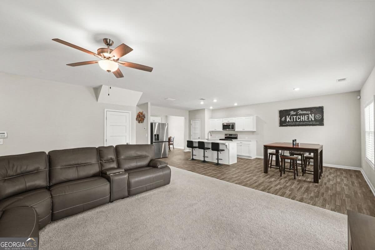 4 bedroom, 3 bathroom, 2,733 sq ft single family residence for sale at 409 Splash Pointe, Temple, GA 30179 — photo 8