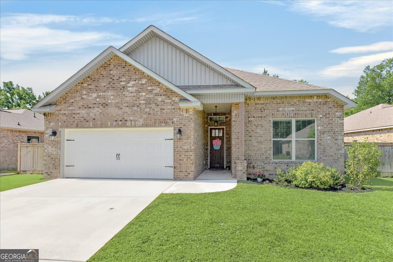 4 bedroom, 2 bathroom, 2,014 sq ft single family residence for sale at 109 Judy Kay Way, Perry, GA 31069 — photo 1 of 83