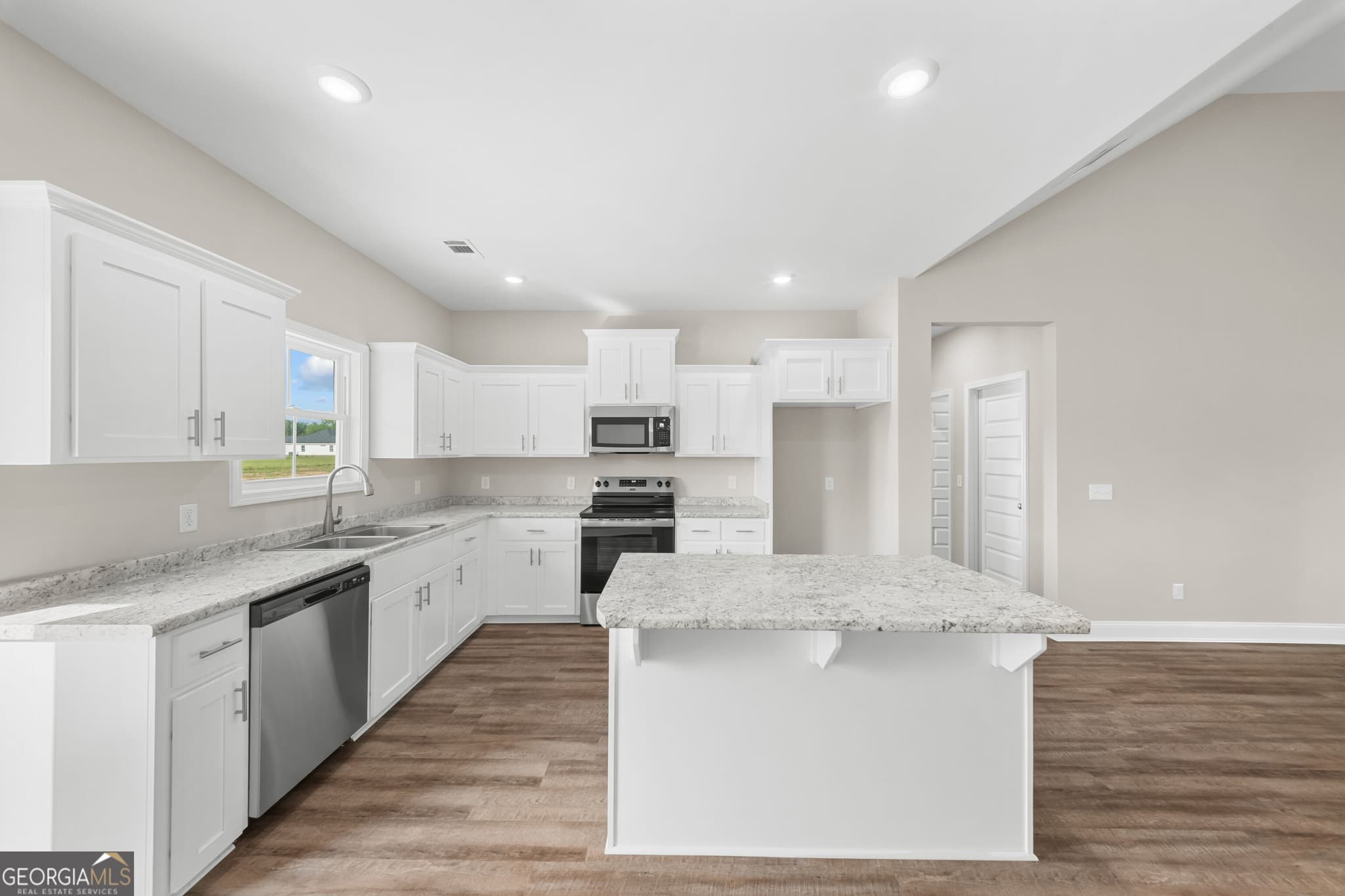 3 bedroom, 2 bathroom, 1,530 sq ft single family residence under contract at 664 Belfast Loop LOT 185, Ellabell, GA 31308 — photo 6