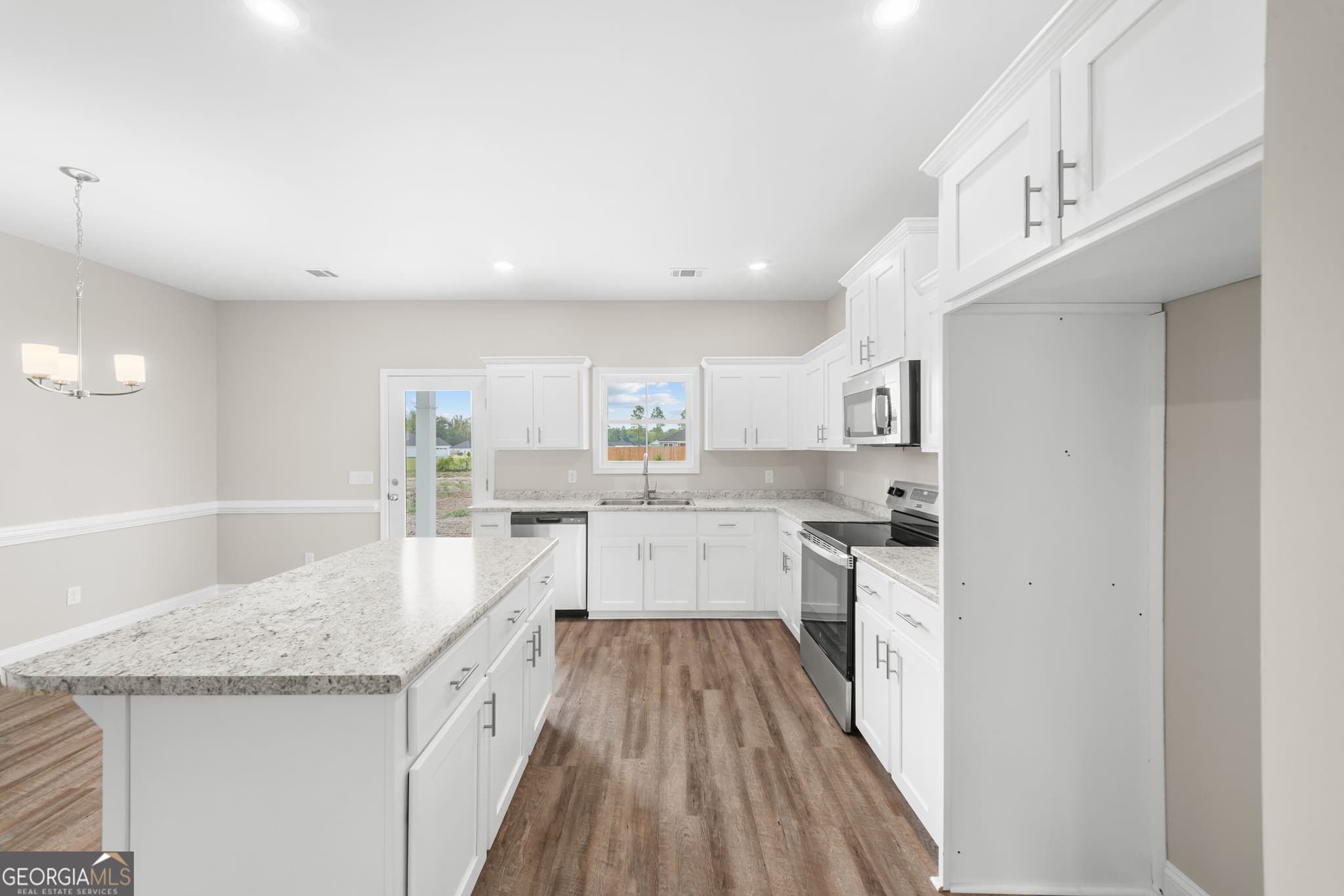 3 bedroom, 2 bathroom, 1,530 sq ft single family residence under contract at 664 Belfast Loop LOT 185, Ellabell, GA 31308 — photo 7