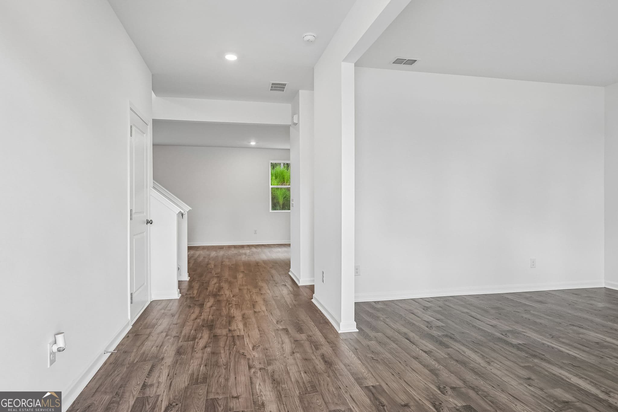 4 bedroom, 2.5 bathroom, 2,507 sq ft single family residence for sale at 205 Groveton Court, Euharlee, GA 30145 — photo 8