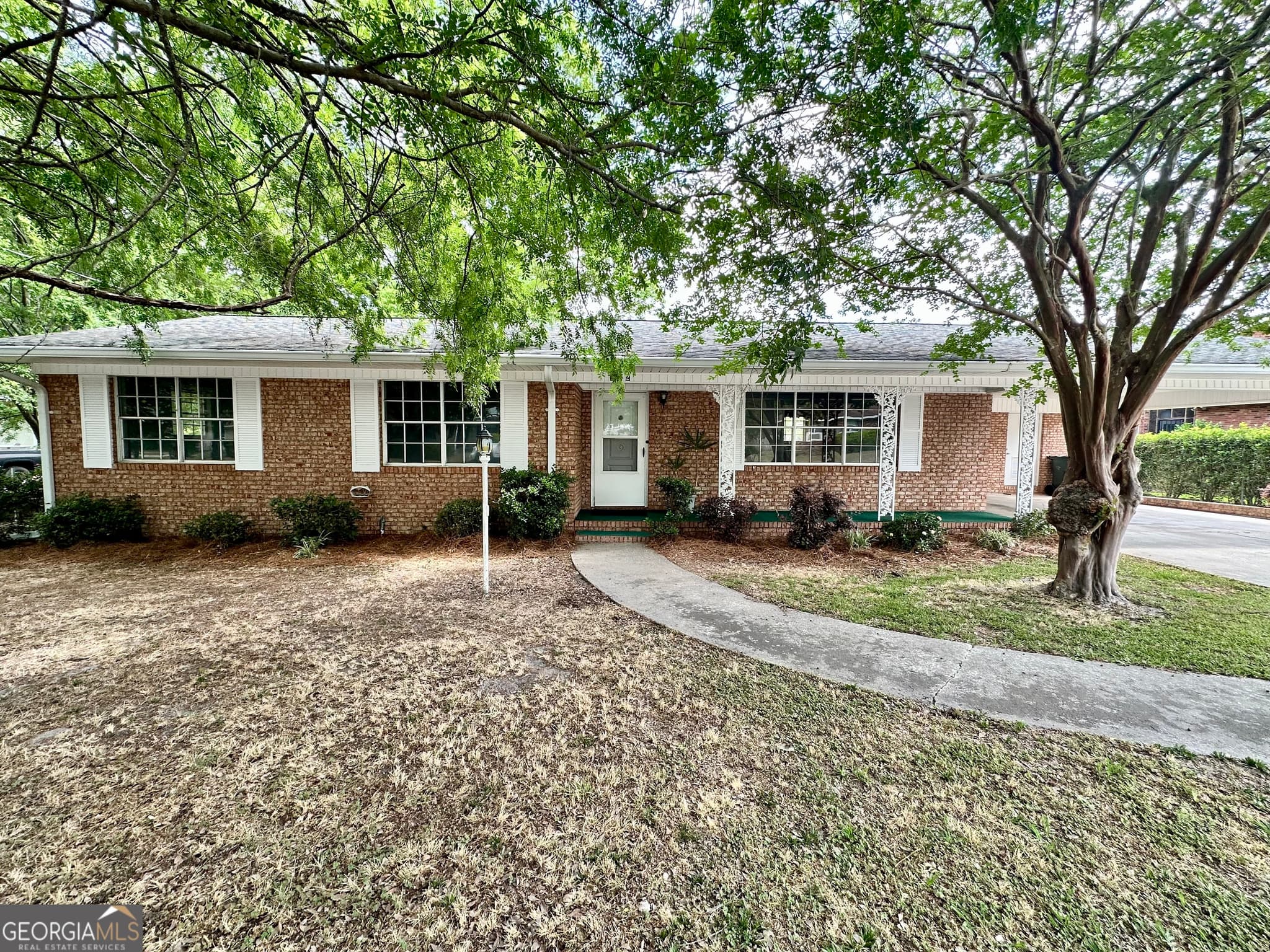 3 bedroom, 2 bathroom, 1,416 sq ft single family residence for sale at 402 Pineview Drive, Waycross, GA 31501 — photo 2