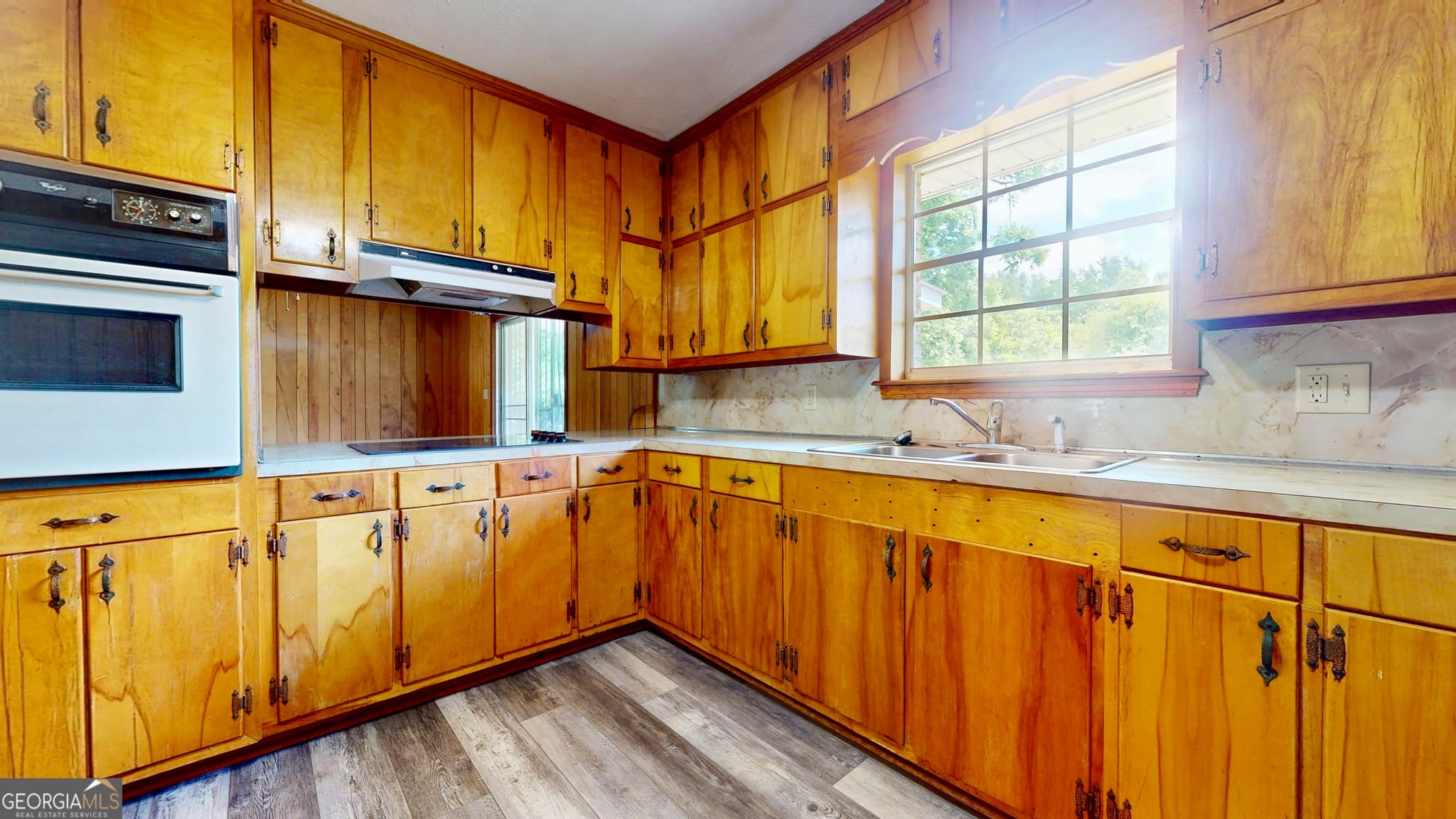3 bedroom, 2 bathroom, 1,416 sq ft single family residence for sale at 402 Pineview Drive, Waycross, GA 31501 — photo 6