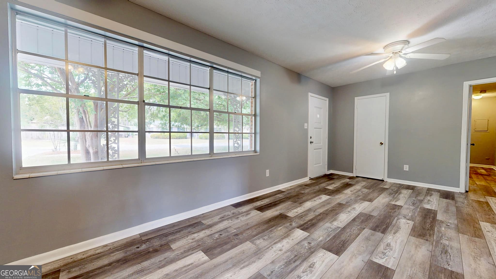 3 bedroom, 2 bathroom, 1,416 sq ft single family residence for sale at 402 Pineview Drive, Waycross, GA 31501 — photo 3