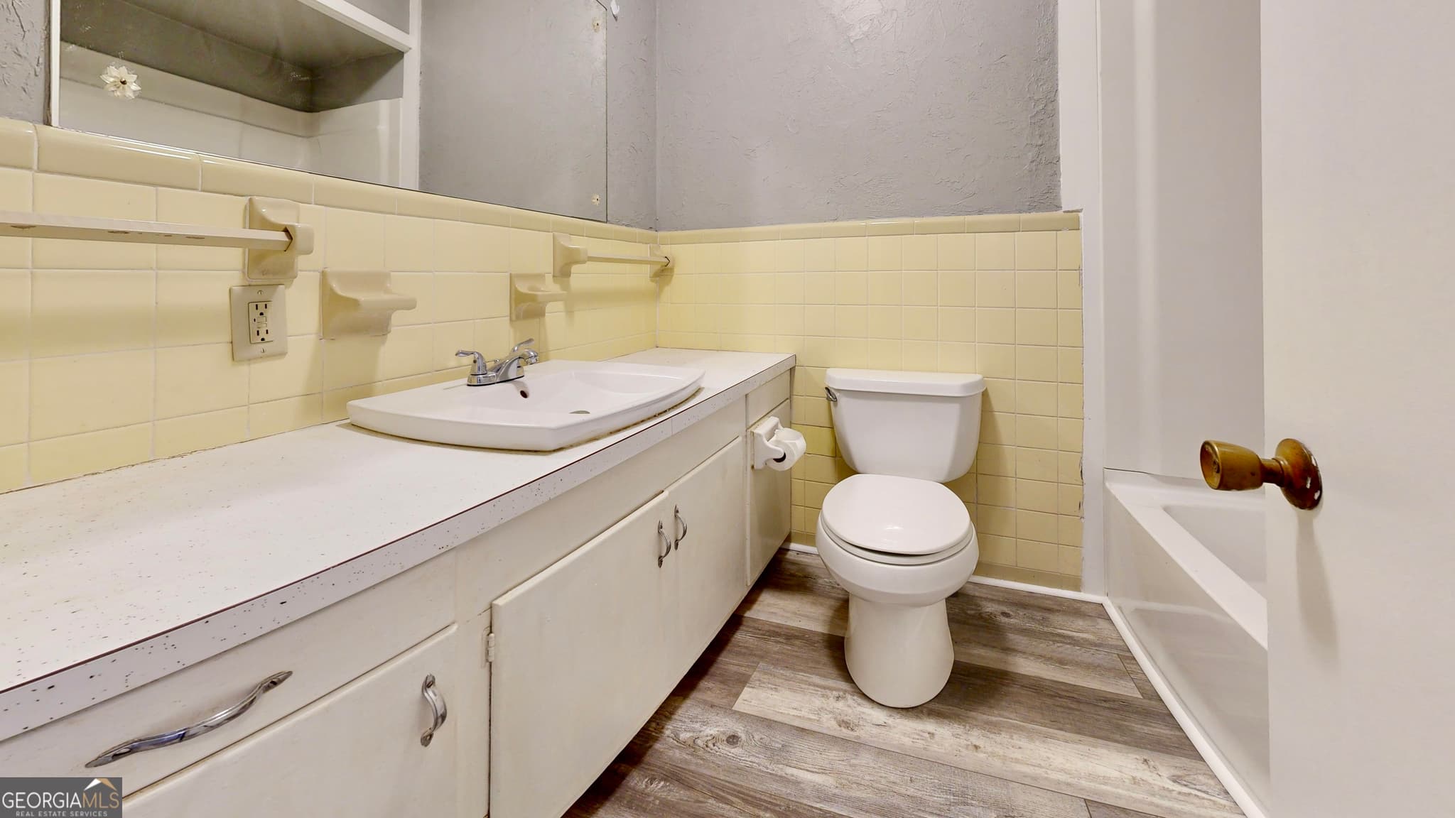 3 bedroom, 2 bathroom, 1,416 sq ft single family residence for sale at 402 Pineview Drive, Waycross, GA 31501 — photo 9