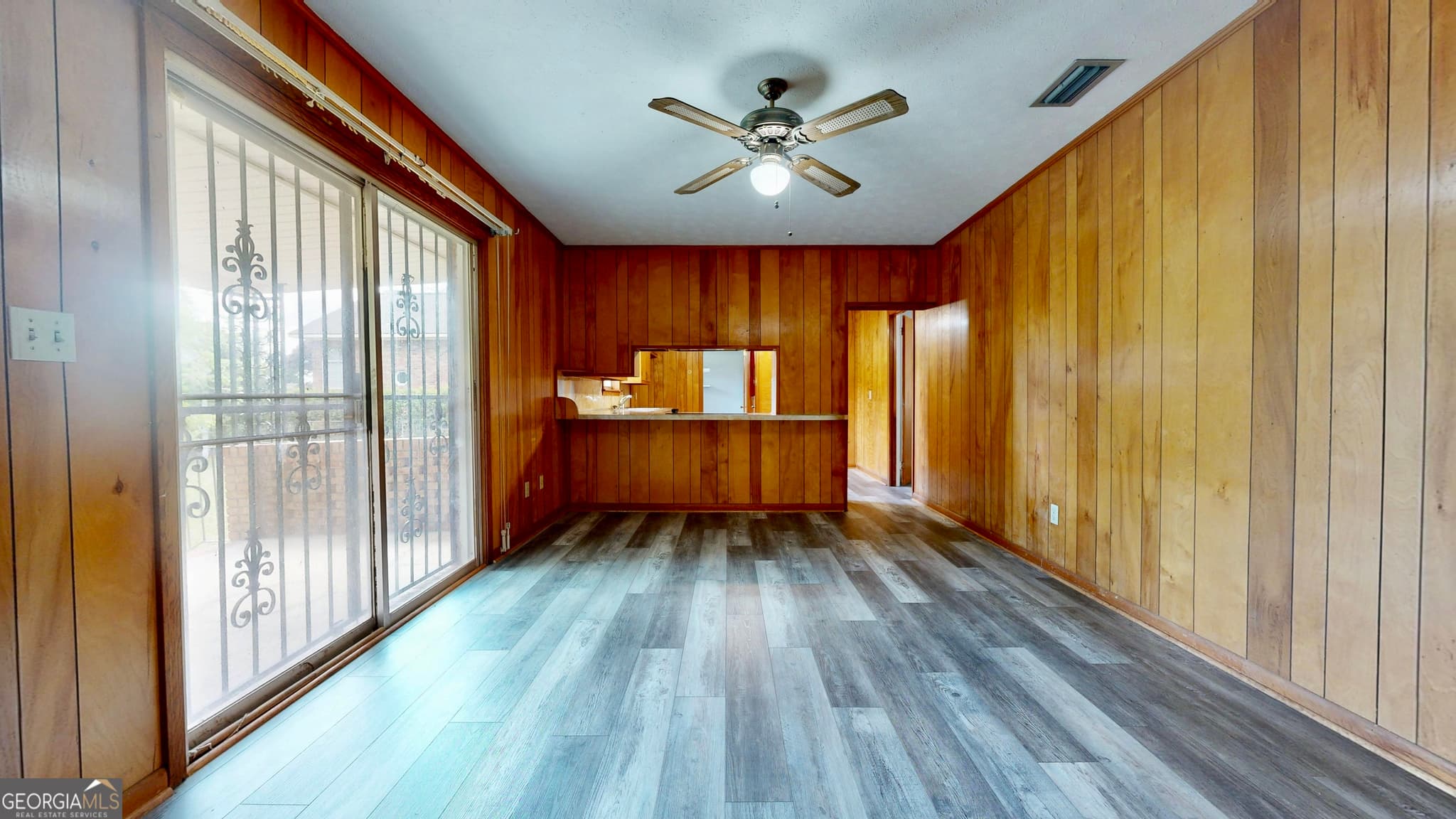 3 bedroom, 2 bathroom, 1,416 sq ft single family residence for sale at 402 Pineview Drive, Waycross, GA 31501 — photo 4