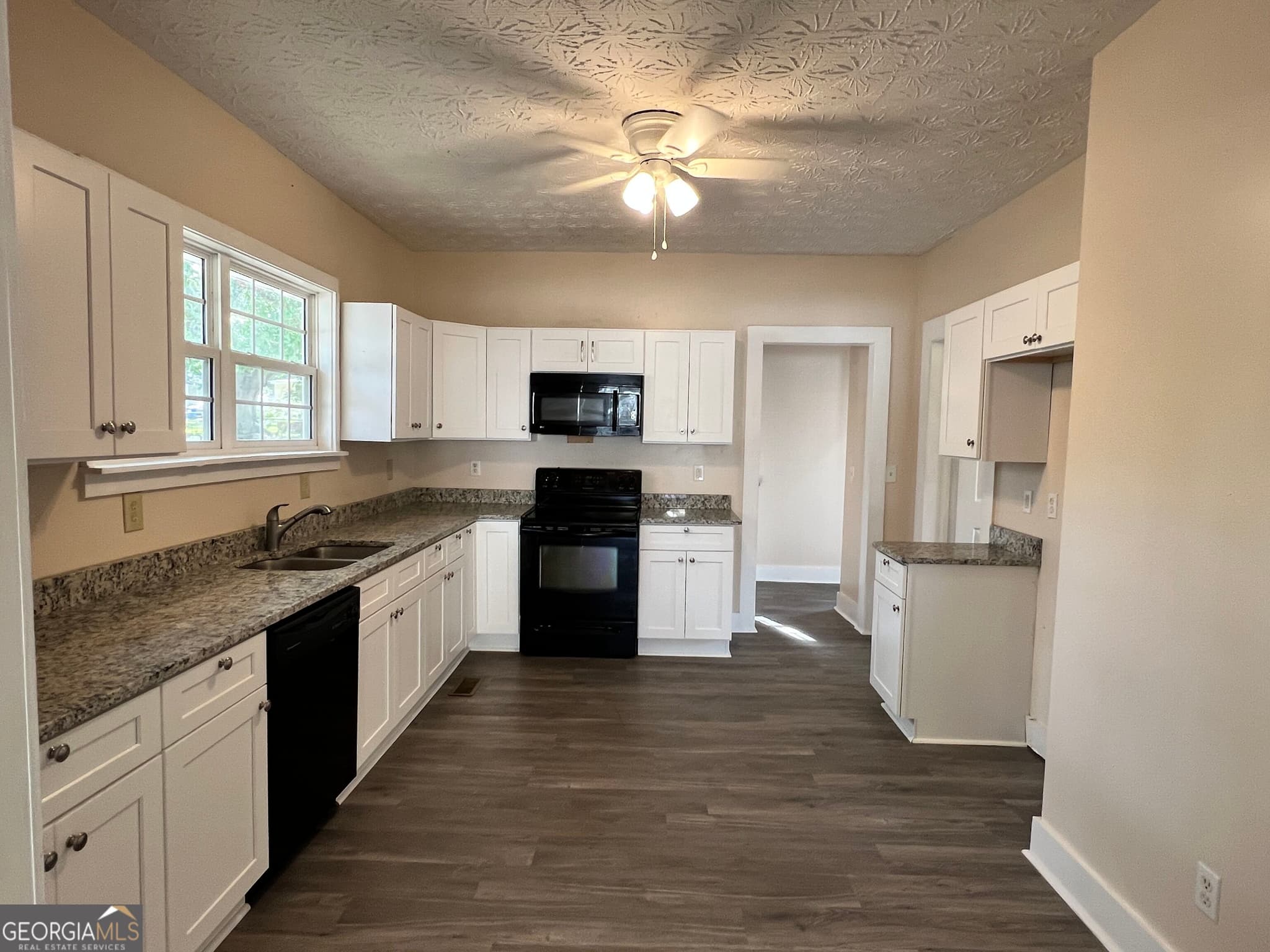 2 bedroom, 2 bathroom, 1,051 sq ft single family residence for sale at 601 Askew Avenue, Hogansville, GA 30230 — photo 5