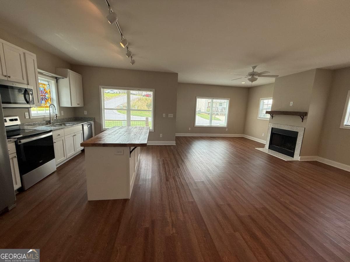 3 bedroom, 2 bathroom single family residence for rent at 519 Liberty Park Drive, Gainesville, GA 30501 for $1,895 a month — photo 2