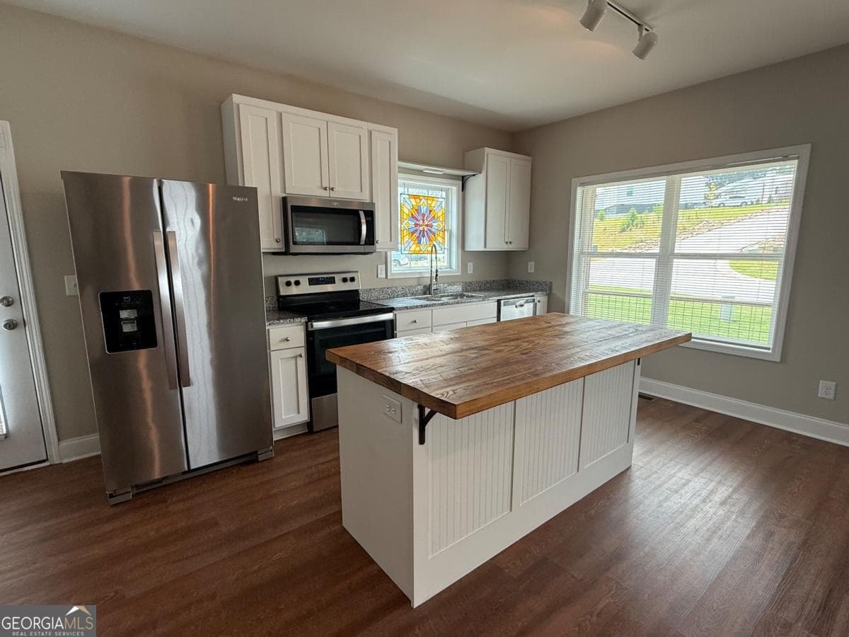 3 bedroom, 2 bathroom single family residence for rent at 519 Liberty Park Drive, Gainesville, GA 30501 for $1,895 a month — photo 4
