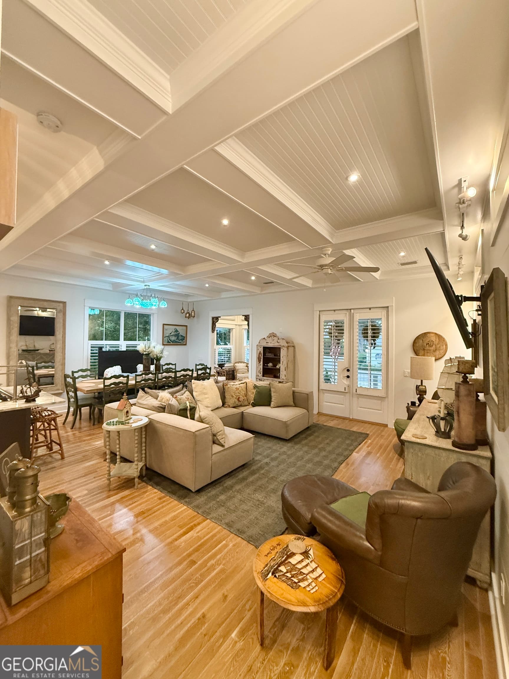 4 bedroom, 4.5 bathroom, 3,077 sq ft single family residence for sale at 1040 Demere Road, St. Simons, GA 31522 — photo 2