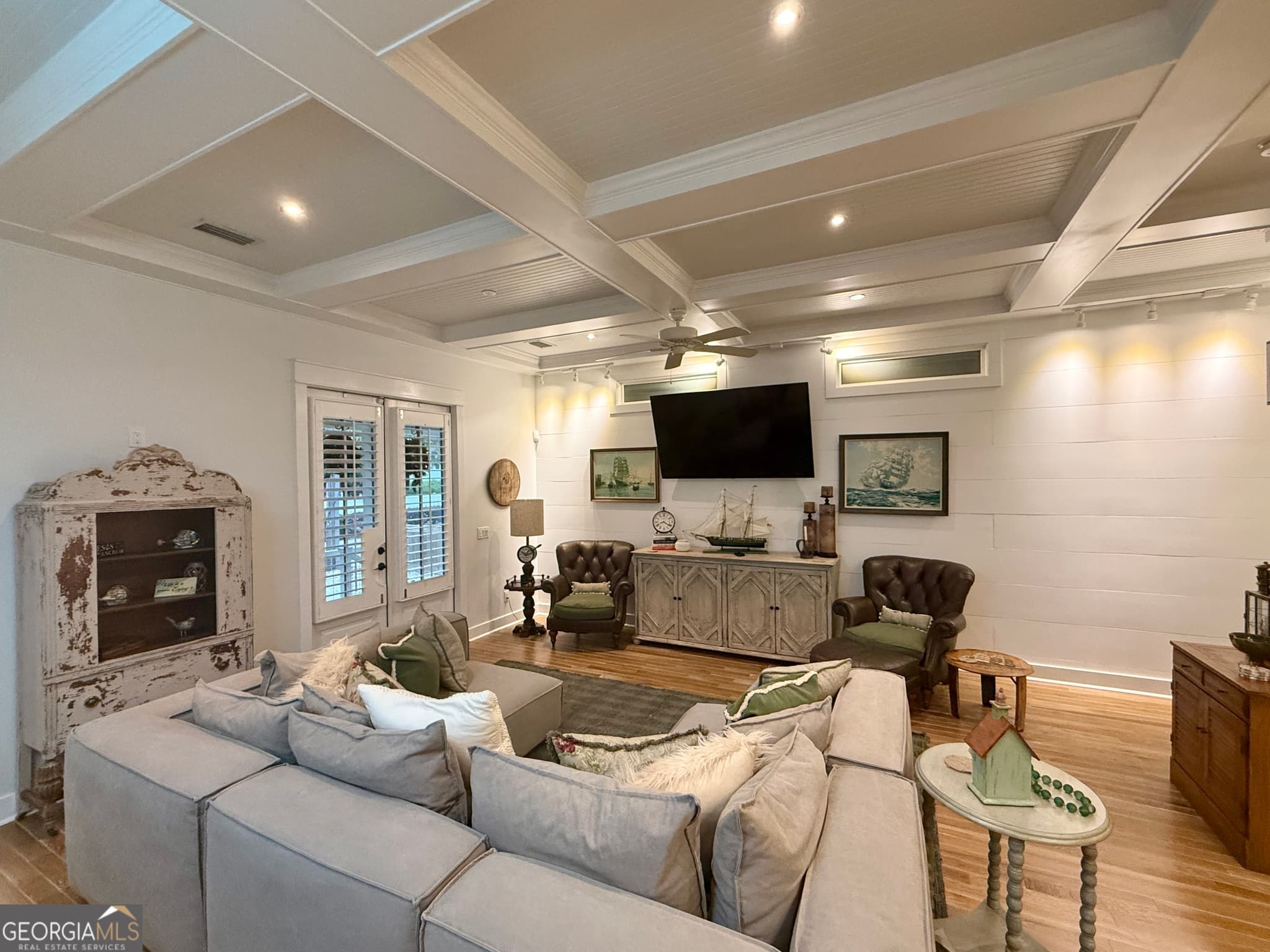 4 bedroom, 4.5 bathroom, 3,077 sq ft single family residence for sale at 1040 Demere Road, St. Simons, GA 31522 — photo 3