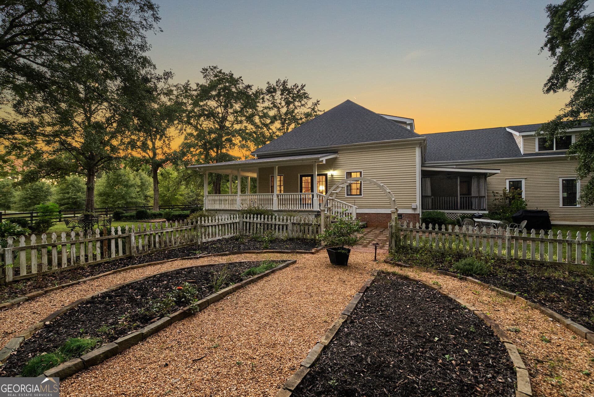 3 bedroom, 2.5 bathroom, 2,921 sq ft single family residence for sale at 3905 Prospect Road, Rutledge, GA 30663 — photo 3