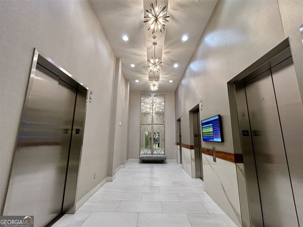 2 bedroom, 2 bathroom, 1,056 sq ft condominium for sale at 250 Pharr Road APT 1801, Atlanta, GA 30305 — photo 6