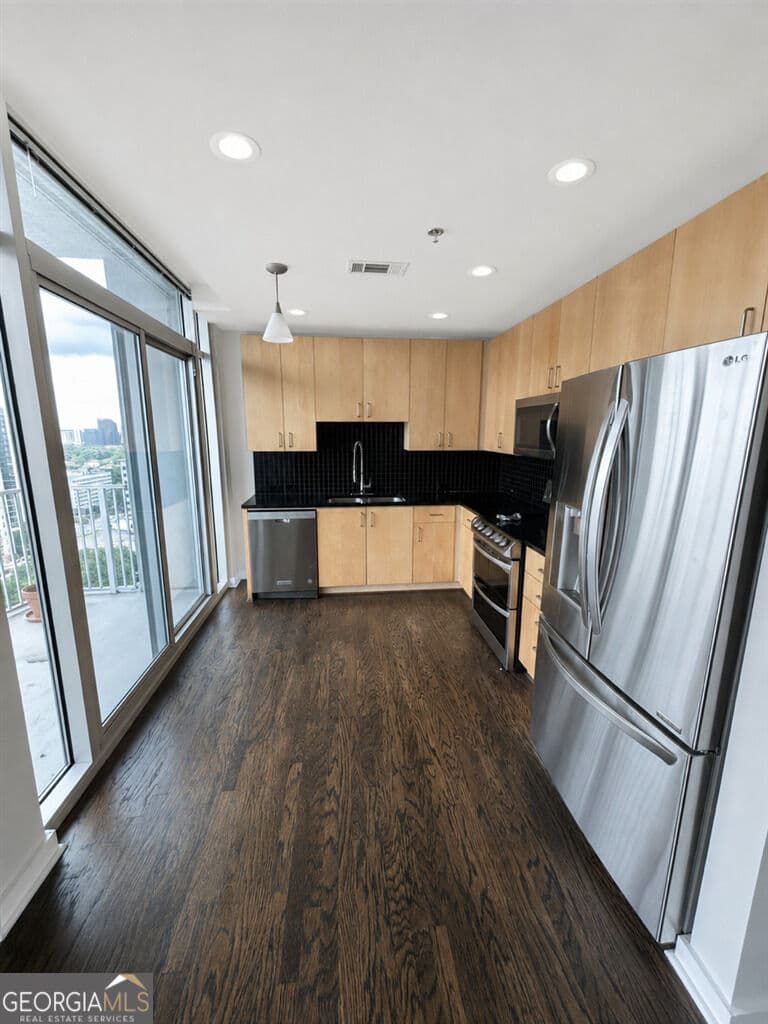 2 bedroom, 2 bathroom, 1,056 sq ft condominium for sale at 250 Pharr Road APT 1801, Atlanta, GA 30305 — photo 10