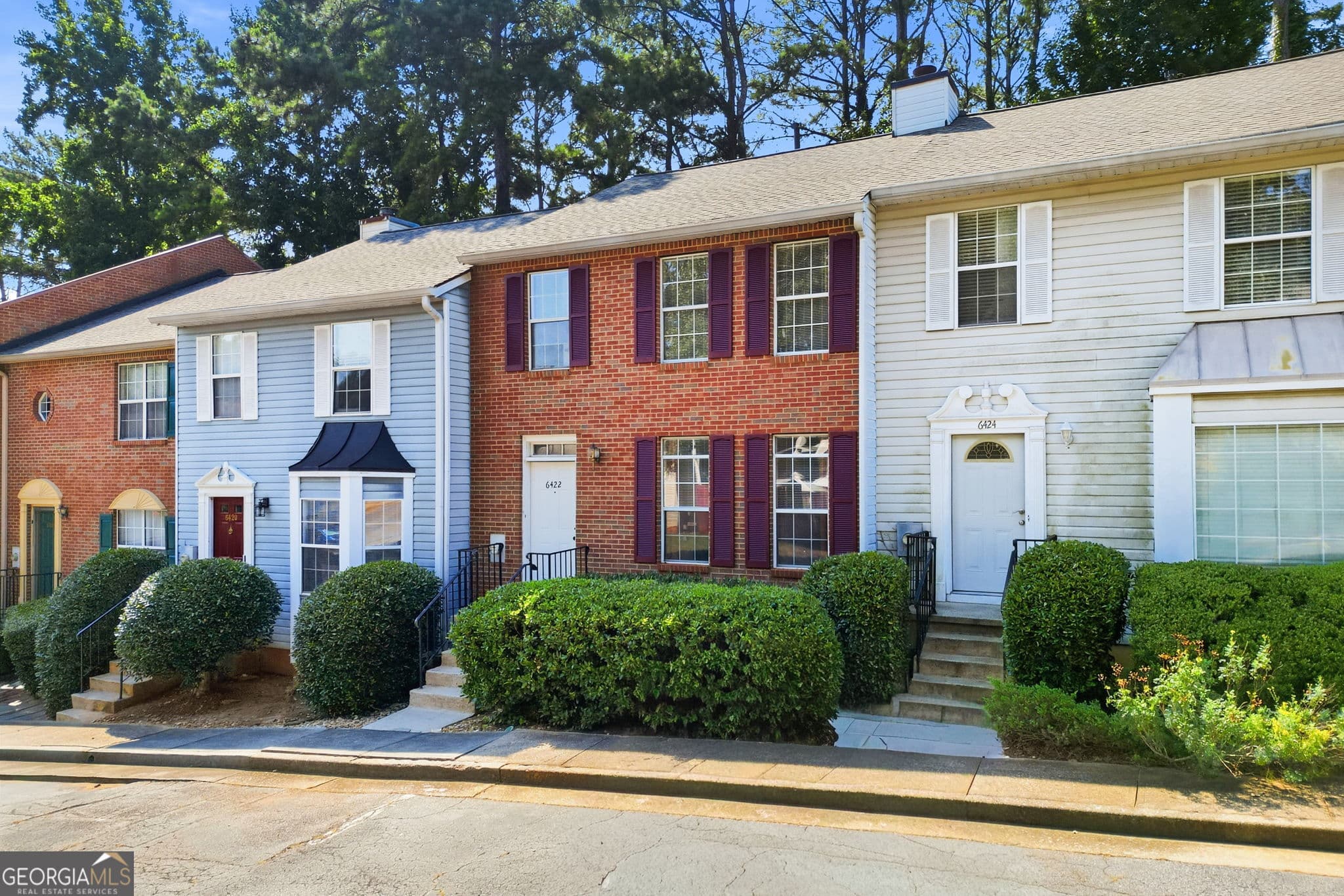 2 bedroom, 2.5 bathroom, 1,200 sq ft condominium for sale at 6422 Wedgeview Drive, Tucker, GA 30084 — photo 2