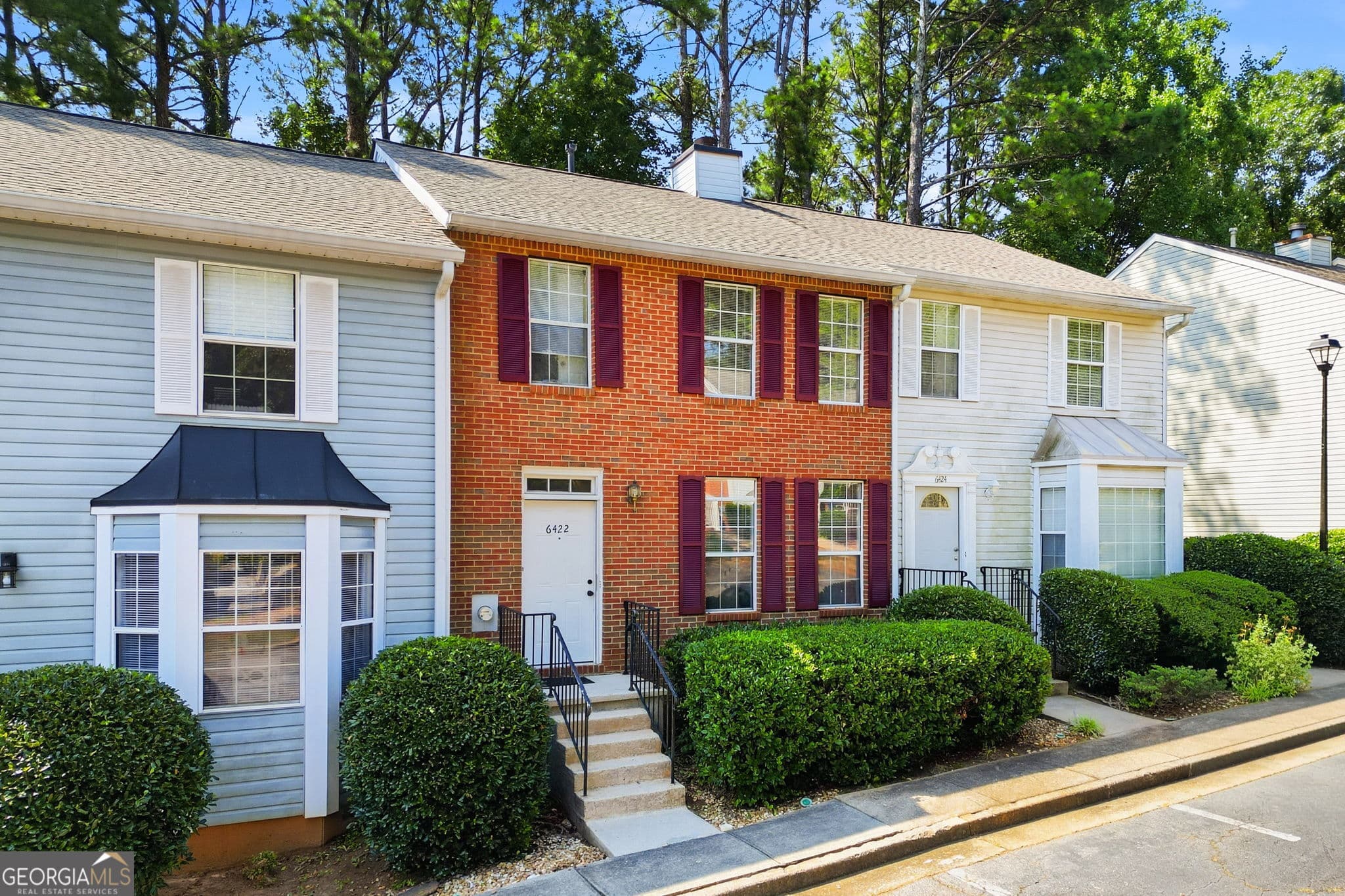 2 bedroom, 2.5 bathroom, 1,200 sq ft condominium for sale at 6422 Wedgeview Drive, Tucker, GA 30084 — photo 3