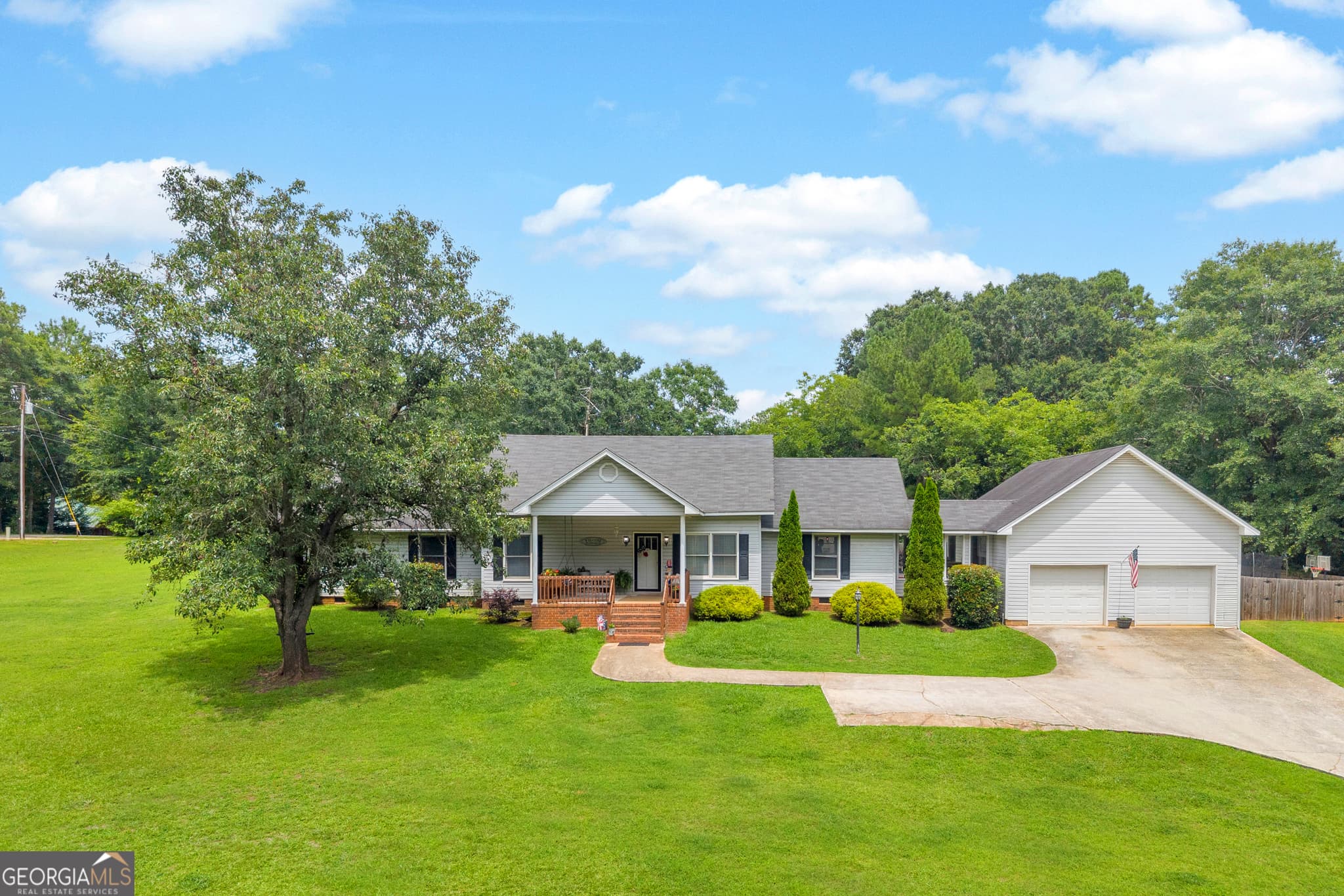 3 bedroom, 2 bathroom, 1,856 sq ft single family residence for sale at 1258 Old Beacon Light Road, Hartwell, GA 30643 — photo 1 of 70