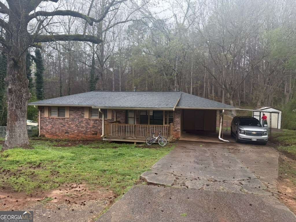 3 bedroom, 1.5 bathroom, 1,100 sq ft single family residence for sale at 803 S Red Rock Road, Toccoa, GA 30577 — photo 1 of 5