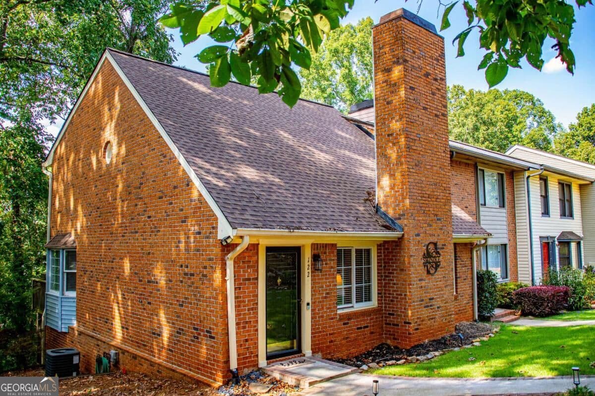 3 bedroom, 2 bathroom, 2,302 sq ft single family residence for sale at 122 Mill Stream, Carrollton, GA 30117 — photo 6