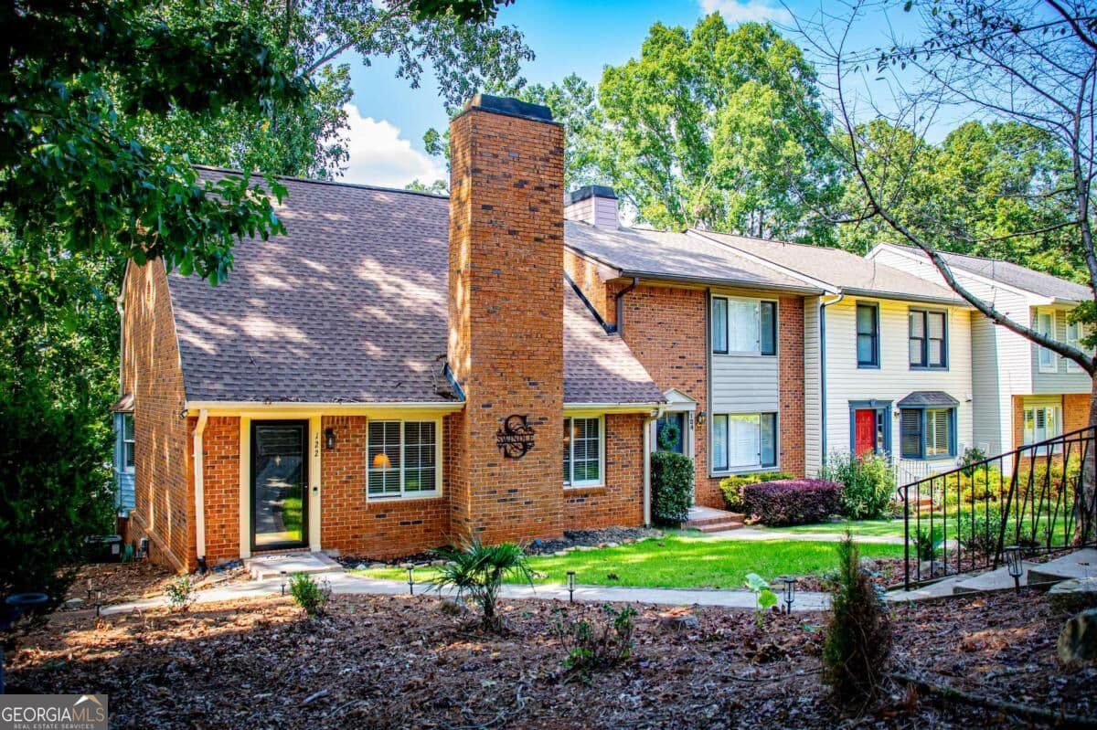3 bedroom, 2 bathroom, 2,302 sq ft single family residence for sale at 122 Mill Stream, Carrollton, GA 30117 — photo 1 of 73