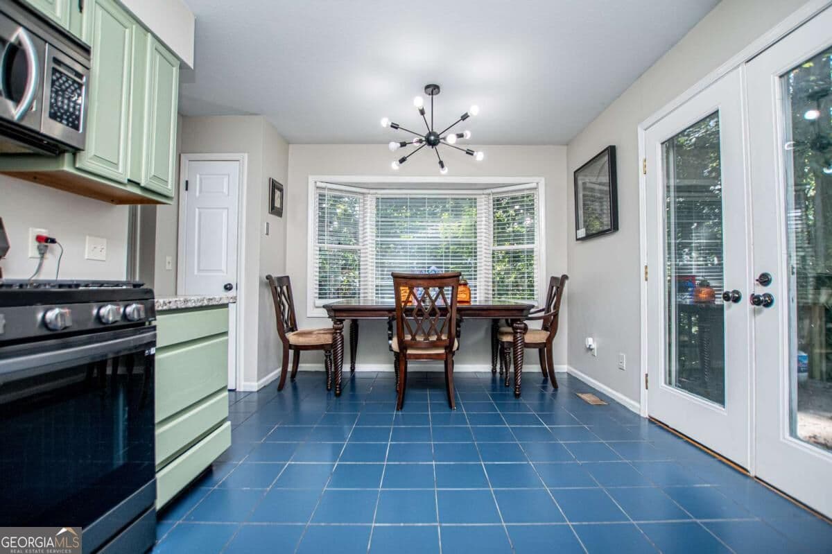 3 bedroom, 2 bathroom, 2,302 sq ft single family residence for sale at 122 Mill Stream, Carrollton, GA 30117 — photo 10