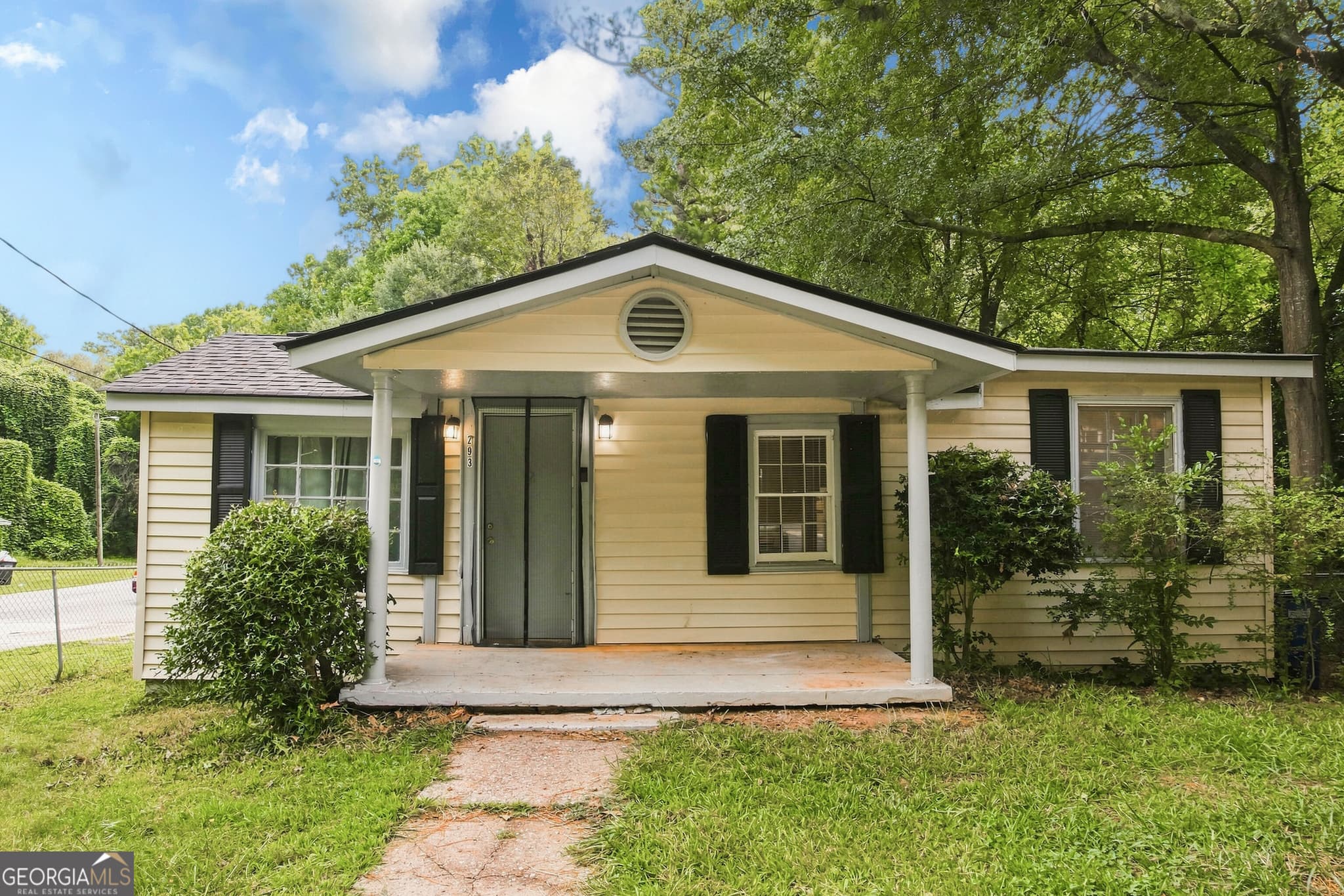 2 bedroom, 1 bathroom, 748 sq ft single family residence sold at 293 E Carver Drive, Athens, GA 30601