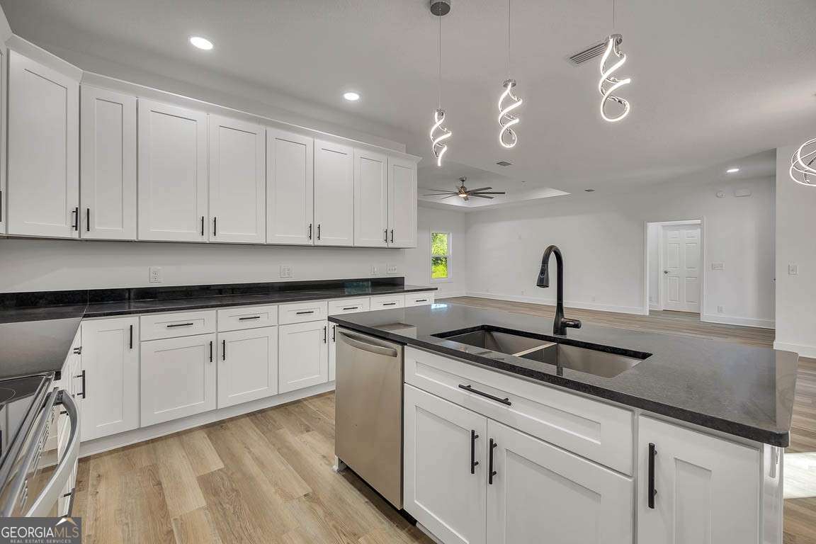 3 bedroom, 2 bathroom, 1,979 sq ft single family residence for sale at 254 Satilla Sands Drive, Waynesville, GA 31566 — photo 7