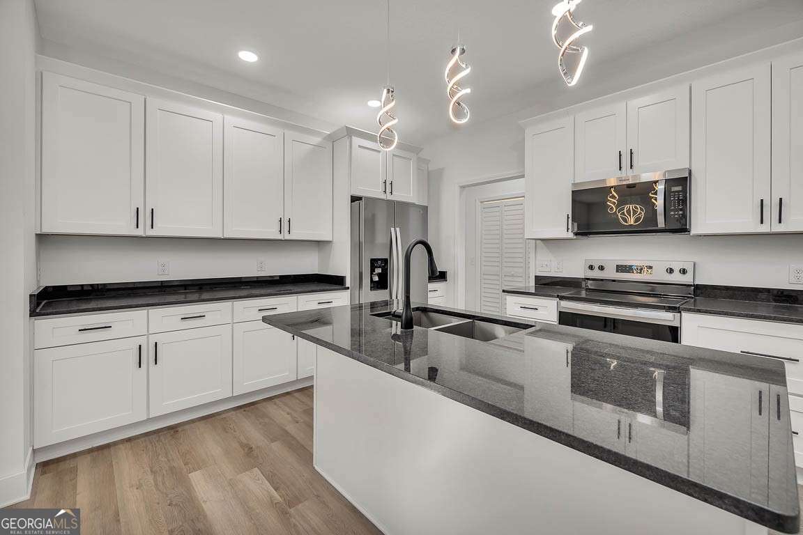 3 bedroom, 2 bathroom, 1,979 sq ft single family residence for sale at 254 Satilla Sands Drive, Waynesville, GA 31566 — photo 9