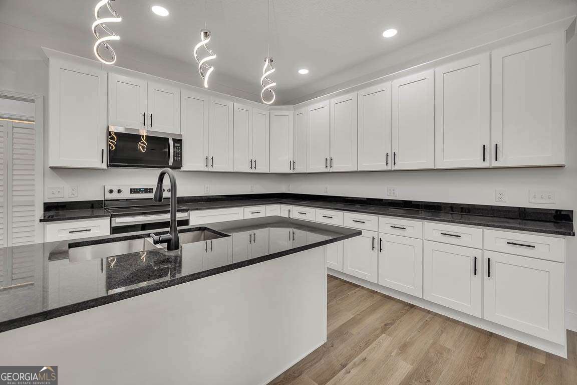 3 bedroom, 2 bathroom, 1,979 sq ft single family residence for sale at 254 Satilla Sands Drive, Waynesville, GA 31566 — photo 8