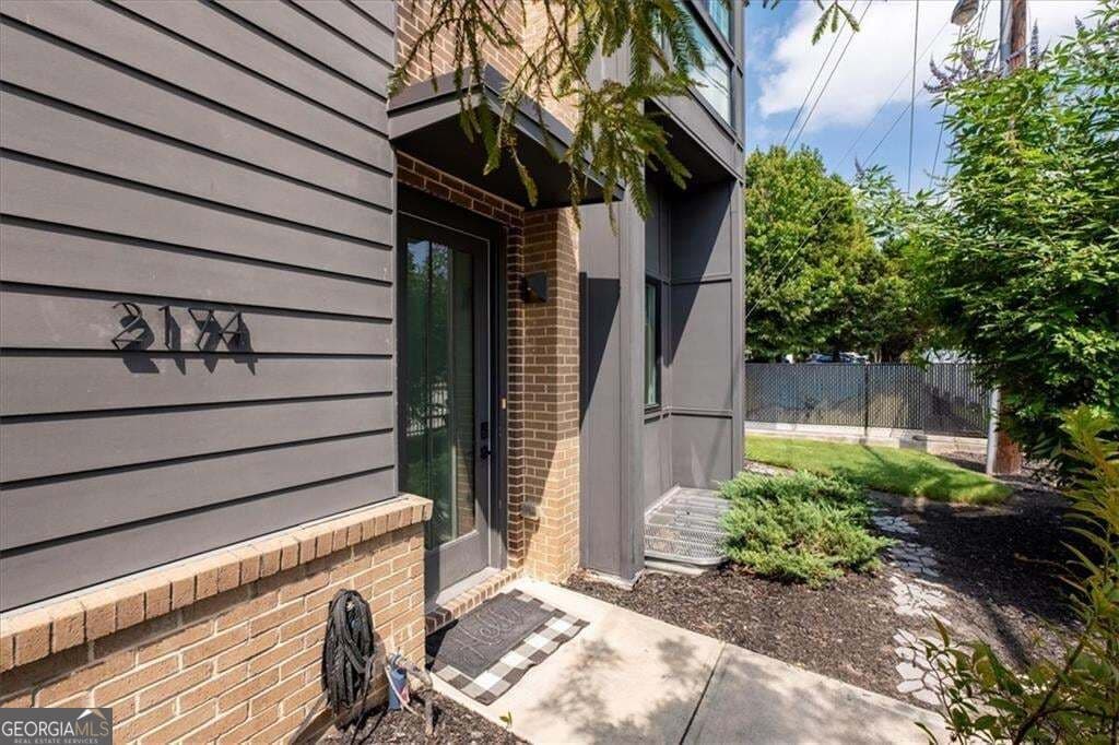 3 bedroom, 3.5 bathroom, 2,349 sq ft townhouse for sale at 2174 NE Bristol Cove, Atlanta, GA 30341 — photo 3