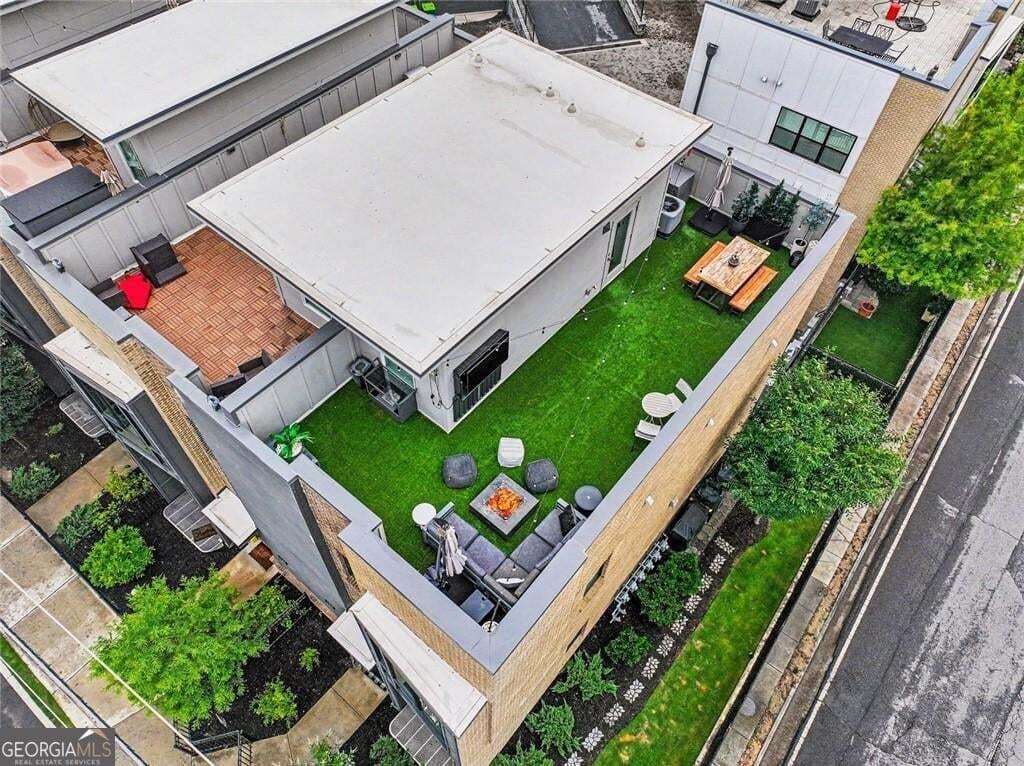 3 bedroom, 3.5 bathroom, 2,349 sq ft townhouse for sale at 2174 NE Bristol Cove, Atlanta, GA 30341 — photo 1 of 56