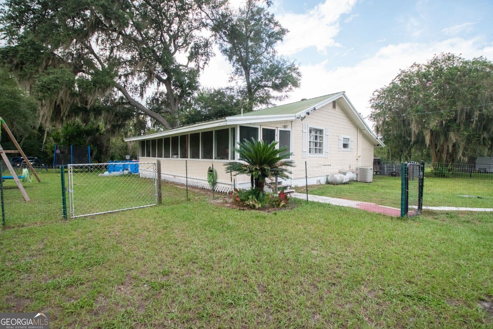 3 bedroom, 1 bathroom, 1,152 sq ft single family residence for sale at 41 Sheridan Street, St. George, GA 31562