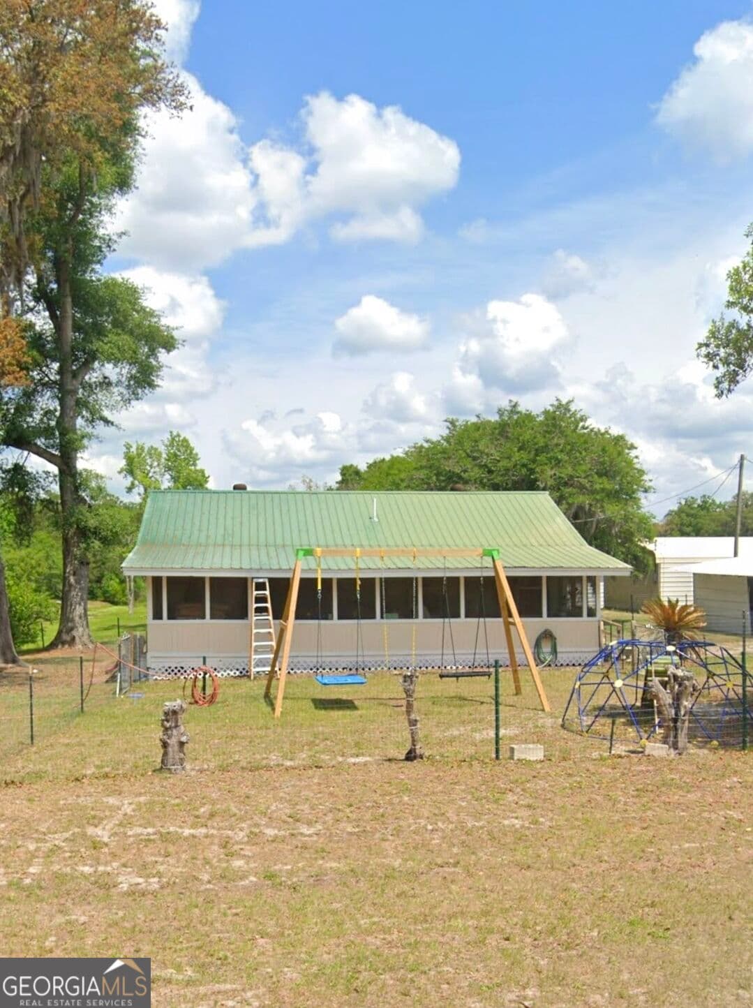 3 bedroom, 1 bathroom, 1,152 sq ft single family residence for sale at 41 Sheridan Street, St. George, GA 31562 — photo 5