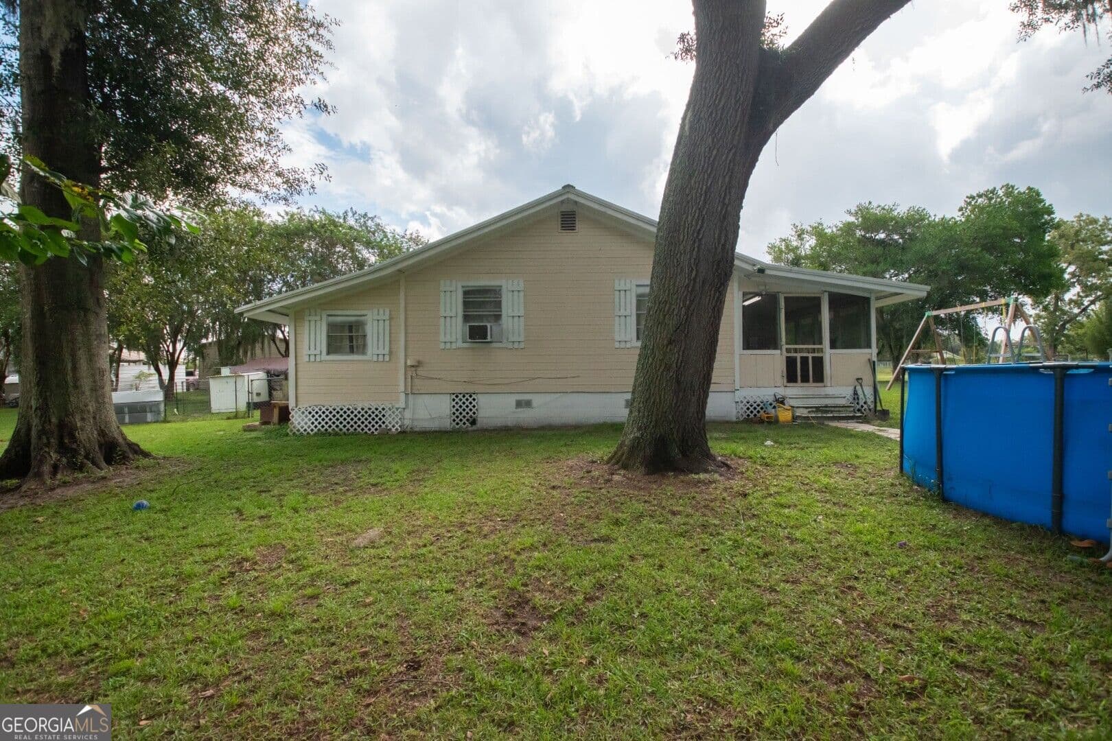 3 bedroom, 1 bathroom, 1,152 sq ft single family residence for sale at 41 Sheridan Street, St. George, GA 31562 — photo 4