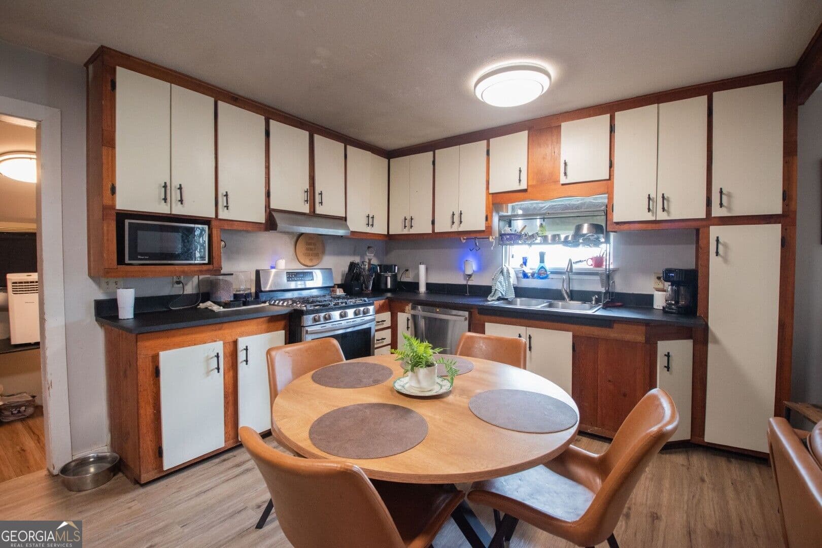 3 bedroom, 1 bathroom, 1,152 sq ft single family residence for sale at 41 Sheridan Street, St. George, GA 31562 — photo 8