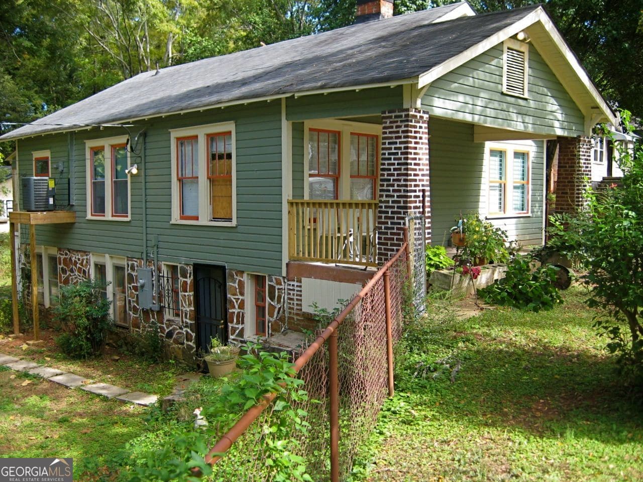 2 bedroom, 2 bathroom, 1,816 sq ft single family residence for sale at 734 McDonough Boulevard, Atlanta, GA 30315 — photo 2